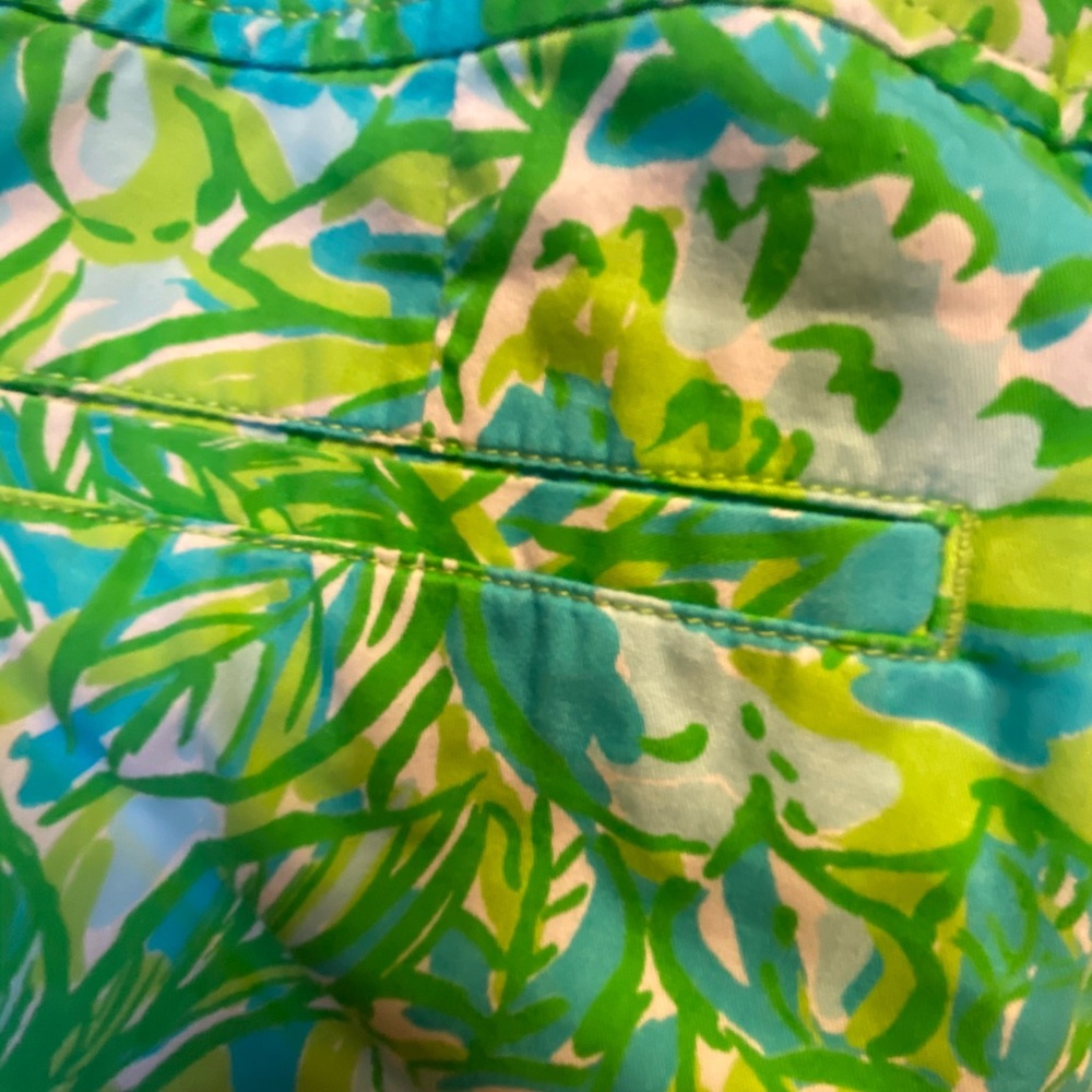 EUC Lilly Pulitzer Walsh Citrus Green Parrot shorts - Picture 7 of 8